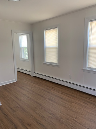 spacious rooms - 1/2 bed, New, Renovated, south facing yard. 49 Fremont St Apartments