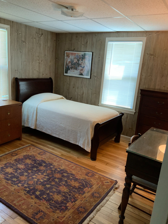 South Bedroom - Rooms close to campus for international scholars