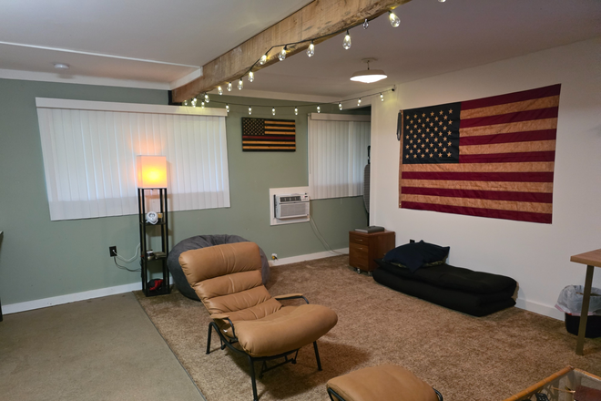Living area - Clementine Dr close to campus