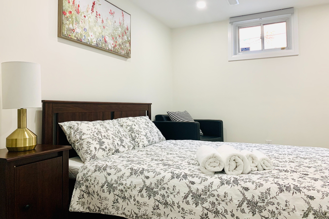 Private Bedroom - Private bedroom-Fully furnished - 01 direct bus/5 mins drive to UTM campus