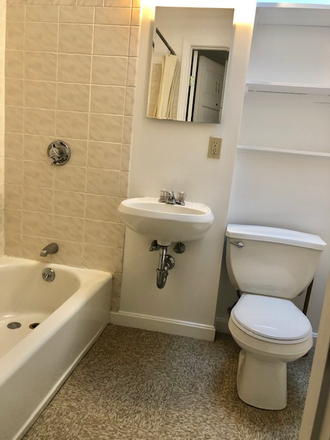 hubrealtyproperties.com - Bright and sunny studio with big windows, St Mary's T stop green line Apartments