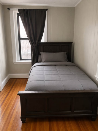 Call NOW for showings! 617-236-8550 - TILESTON ST - MODERN 3BR W/ EIK, VIEWS OF PARK, IN UNIT LNDRY AVAIL *9/1/2026* IN HISTORIC NORTH END Apartments