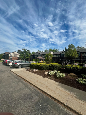 Apartment Walkup - Lease Takeover (or SUBLET) Available at Glenwood Apartments