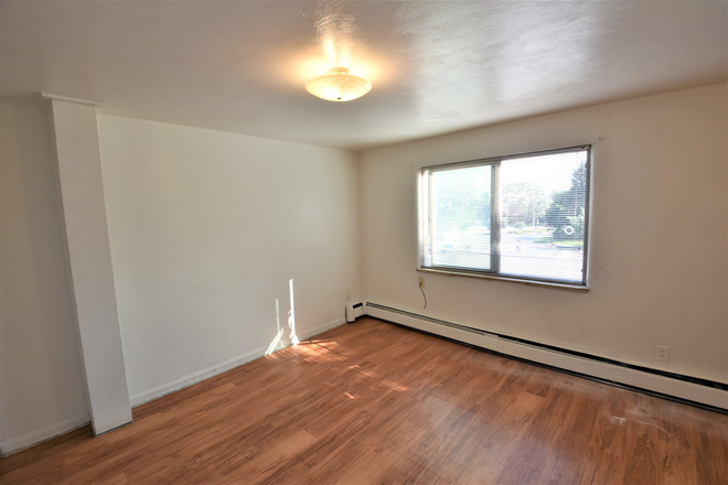 #5 - 875 20th St. (1BR/ 1BA) Apartments