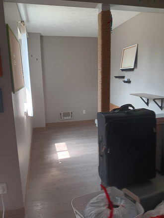 Room for rent - Small unfurnished room Apartments