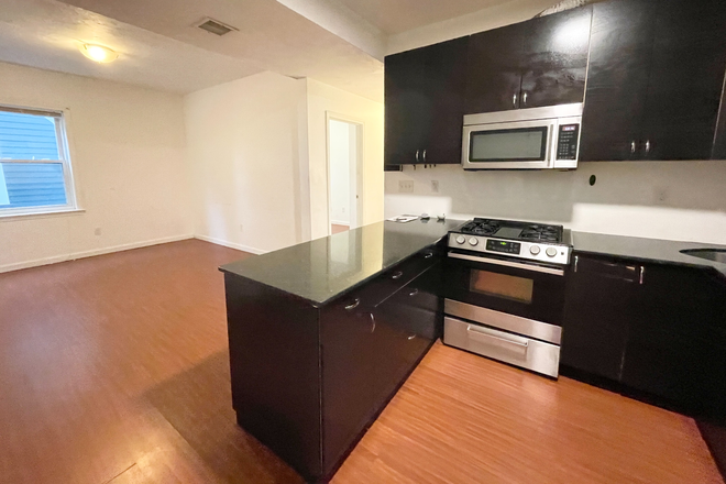 kitchen - Amazing 4 bed 1.5 bath ! Condo