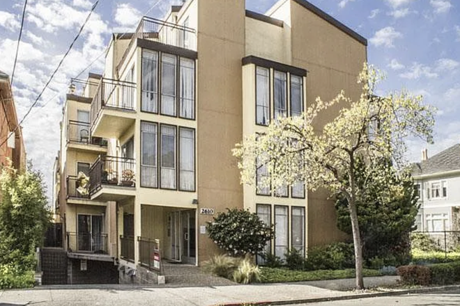 Outside street view - Furnished single bedroom on 2610 Hillegass Ave close to campus