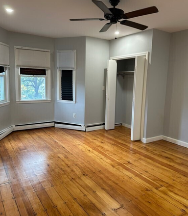 Call NOW for showings! 617-236-8550 - PROSPECT ST - RENOVATED INMAN SQ 3BR/1BA AVAIL *9/1/2026* W/ LNDRY IN UNIT, RNTL PRKNG, EQUAL BDRMS Condo