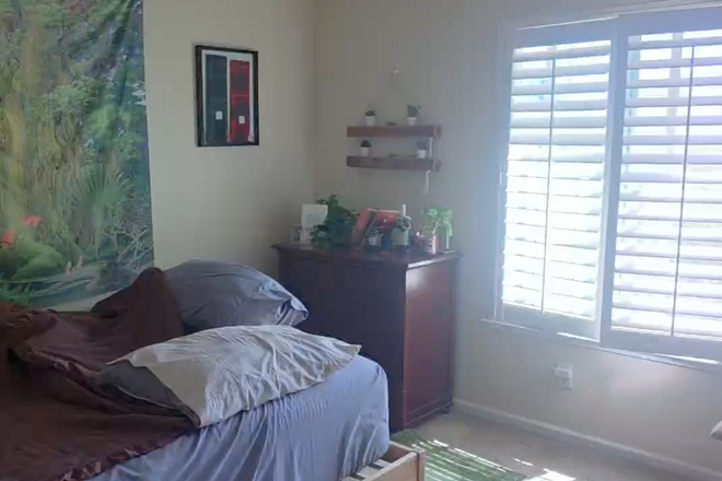 East-Facing Bedroom - Quiet Space for Study, Sleep, and Sanctuary! House