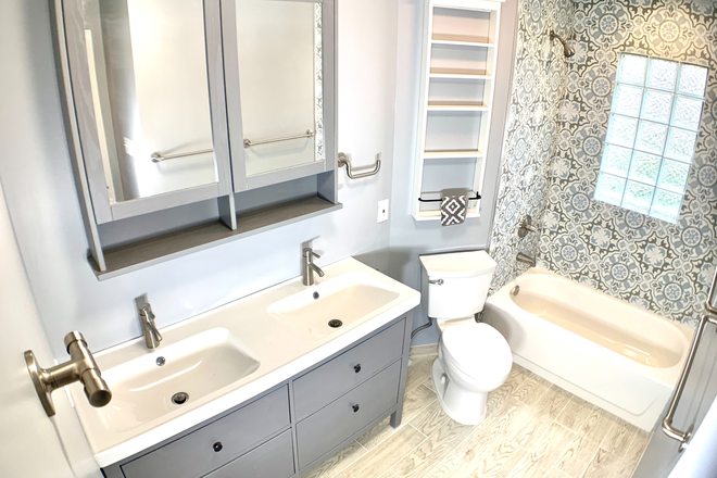 Enormous custom bathroom - LOCK IN NOW FOR 2025-26 SCHOOL YEAR! GORGEOUS KITCHEN, BATHS, MASTER SUITES, FREE PARKING!!!