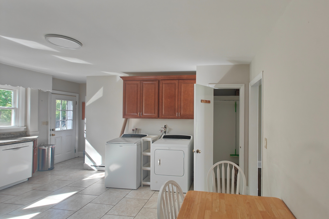 Private washer and dryer in unit - 3BR home-Varsity Ave-Princeton