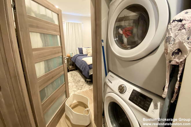 Washer/Dryer - Large 4-bed, 2-bath with in-unit Laundry! Available Sept 2025! Apartments