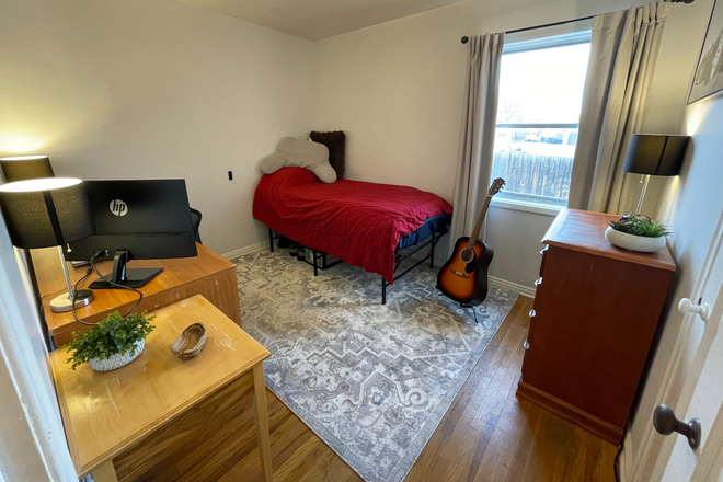 Bedroom - Private Room Available | Less than 500 ft from bus stop to the U House