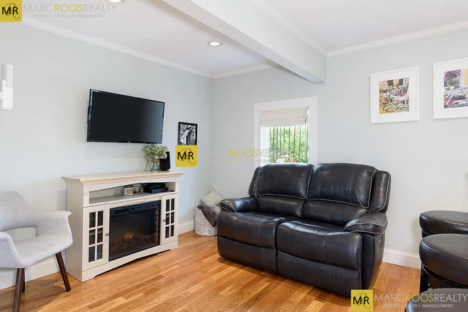 Call NOW for showings! 617-236-8550 - MARION STREET - MODERN EAST BOSTON 1 BED W/ LAUNDRY IN THE BUILDING! *AVAIL 12/01/2025!* Apartments