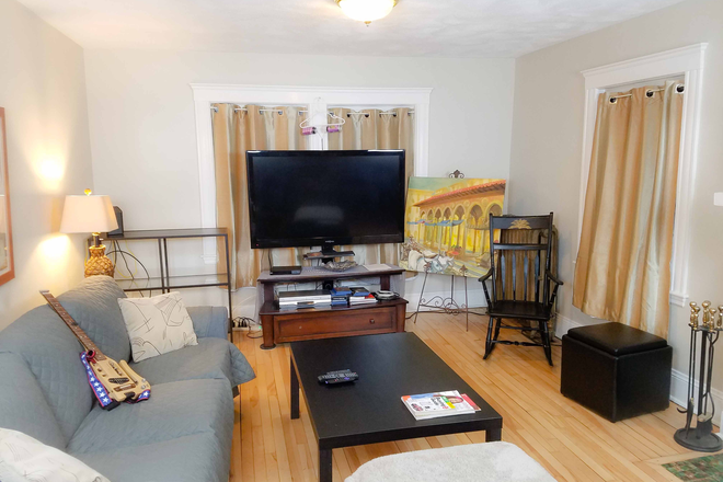 living room - Rooms avail $1020; 12 minute walk from campus, also room available for Fall