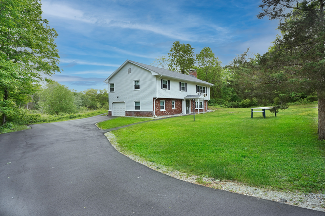 Exterior - 5 Minutes From UCONN, Fully Remodeled 4 BR & 2 Bath House. Furnishing available