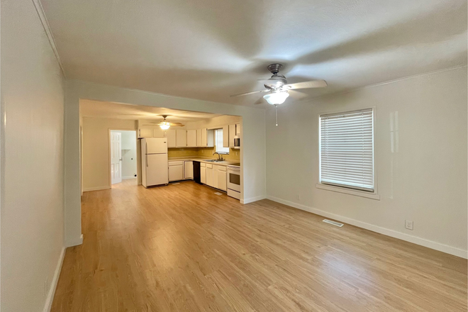 Living Room - 2BR/1BA Modern/Classical near UT and Downtown House