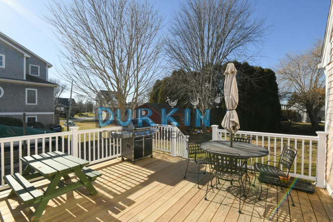 Deck - PRICE REDUCTION! Remodeled and Open-Layout Cape on Great Island 9miles to URI House