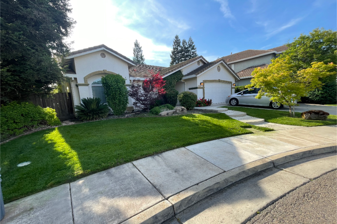 front of house - street view - 3 bed, 2 bath house, close to campus, near end of cul de sac, fantastic neighborhood!