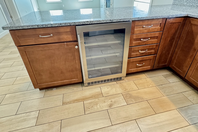 Kitchen - 4 Bed 2 Bath Single Family! Great Grad Housing Off-Campus!!