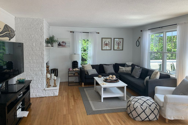 Living Room - Available for a group of 5! 5 Bedroom in Bonnet Shores! House