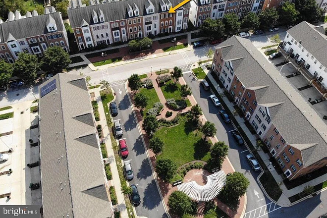 House Location - Private or Shared Bath Bedrooms Available for Students Only! | Starting 6/1 | $650-850 Townhome