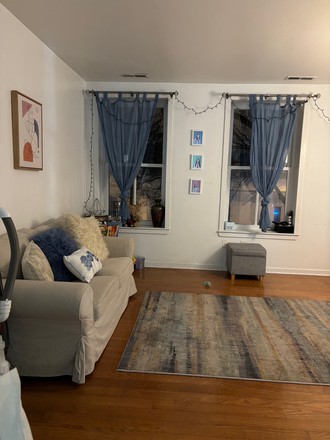 Living/dining room - Townhouse apartment just off Center City campus