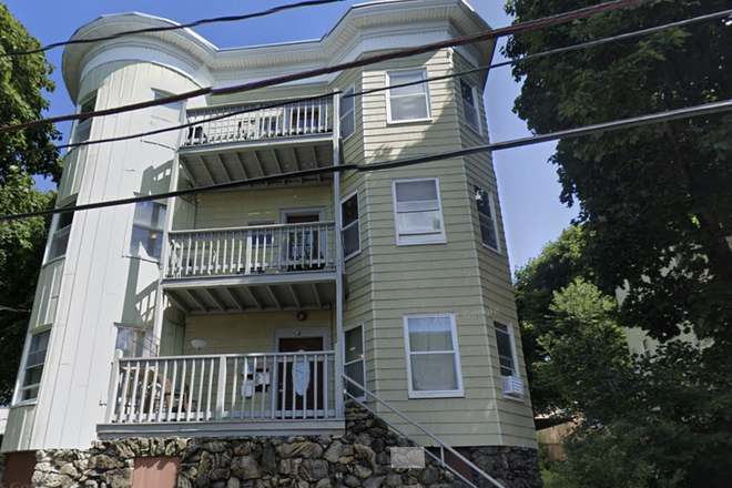 Front view of the house - Harvard  graduate students  seek  2 roommates. Somerville/Cambridge line. $900 per room. Apartments