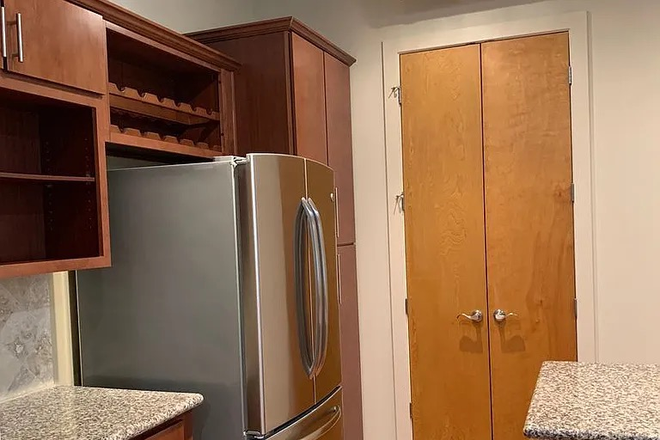 kitchen - 1 Bedroom available at Bee Street lofts 10 minutes from campus - Looking for 1 male roommate