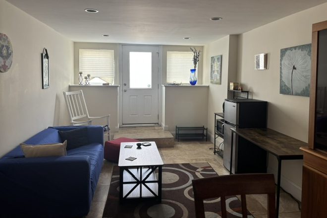Private entrance - Furnished one-bedroom in Somerville Condo