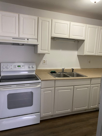 Kitchen - 2bedroom/1bath apartment close to VT