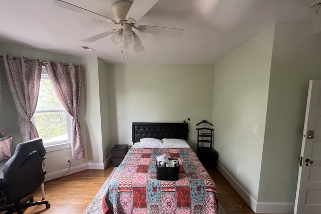 Bedroom - 1 Furnished bedroom, all utilities included.  Walking distance to campus! House