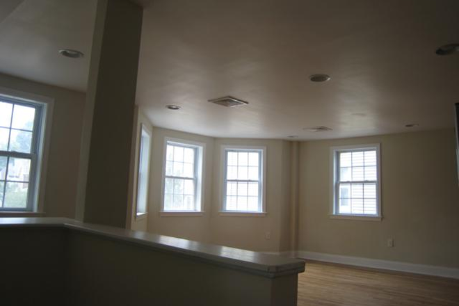 Visit hubrealtyproperties.com - Jamaica Plain, newly renovated spacious 2 bedroom 2 bathroom near Heath Street T Apartments
