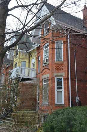 Exterior front - Spacious 2 Bedroom inside Victorian high ceiling house at St. George + College