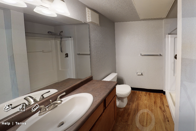 Shared bath with 1 person - Great Sublet On the Hill in 4 bedroom Loft Unit