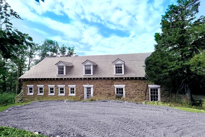 exterior - The Carriage House on Lewis Mountain
