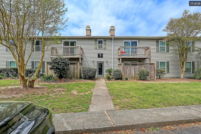 Outside of building - 2 bed/2 bath, fully furnished condo! A 10 minute drive to MUSC Charleston.
