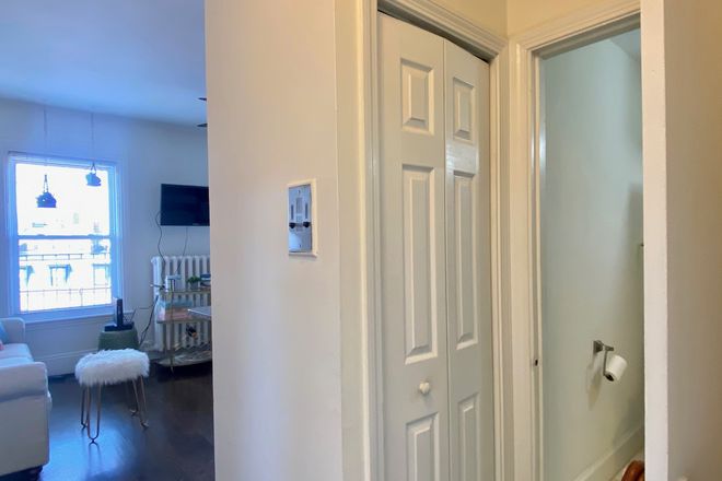 1 - Gorgeous Beacon Hill Studio, H/HW inc, Cat ok. No Fee! Apartments