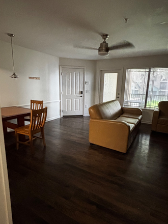 living room - Forest Lake Apartment Sublease