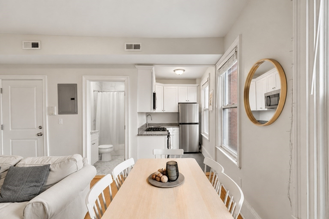 1 - Large 2 bedroom 9/1 Close to MIT Redline No Fee Apartments