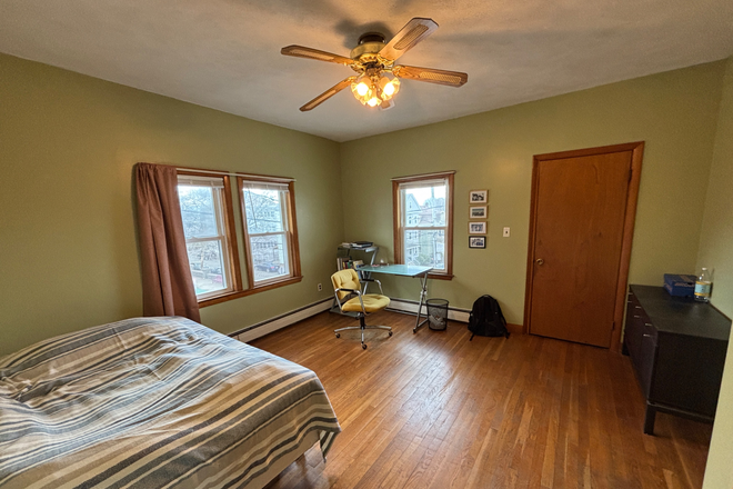 room, perspective 1 - Spacious room close to Porter Square and Harvard House
