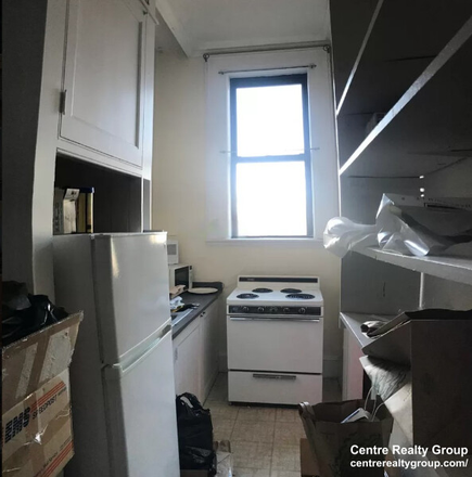 - - Right Close to Campus! Spacious 1 bed w/ Heat & Hot Water Incld Apartments