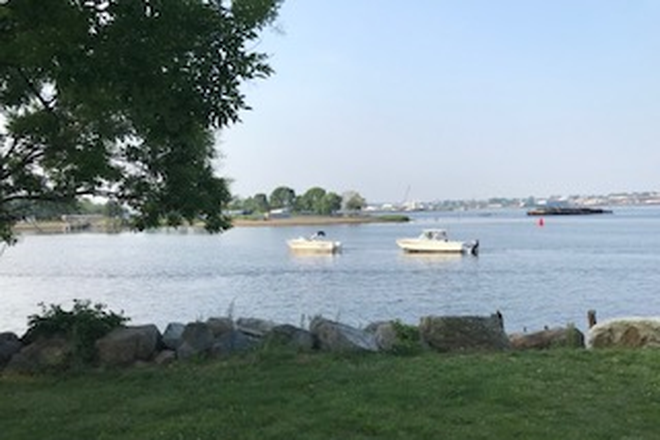 nearby waterfront - 1st floor bedroom with private bathroom, walking distances to Brown, RISD, and downtown. Apartments