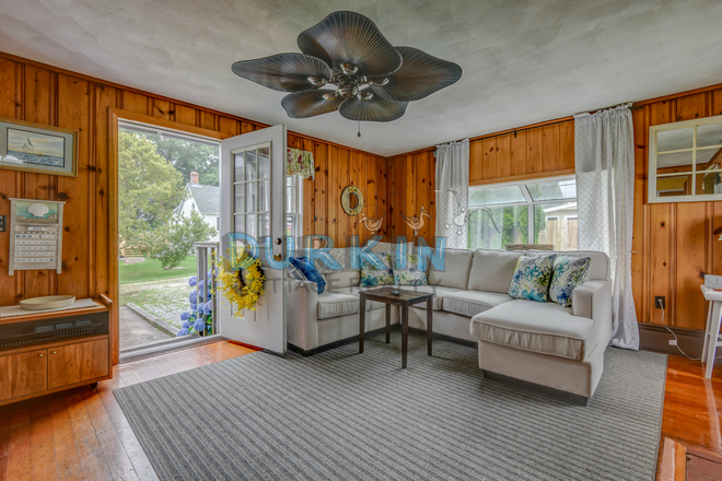 living area - Cute Cottage for 2 People, Commuter Friendly. APPLY NOW WITH NO FEE www.durkincottages.com