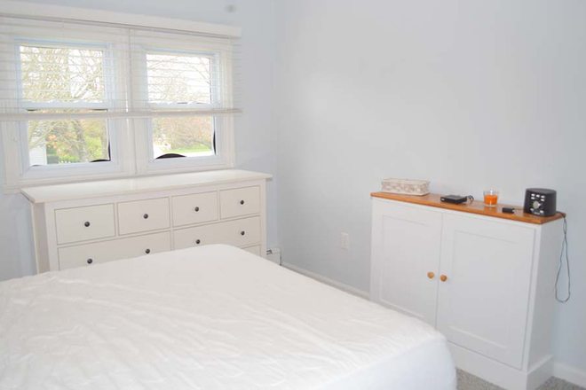 Bedroom 1 - 20 Burbank Avenue - Bonnet Shores and North End - Narragansett House