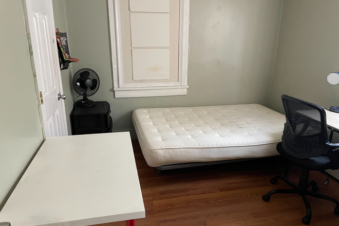 room - Room with own bathroom for rent