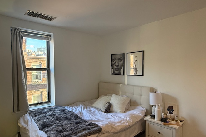Bedroom - 1BR Summer Sublet on Gainsborough Street