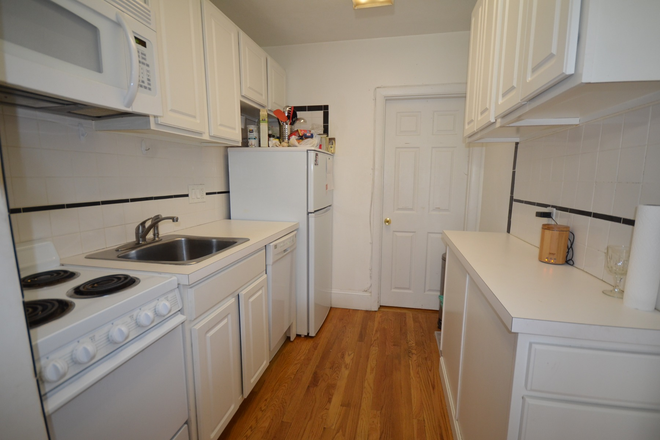 Kitchen - FABULOUS 2 BED ON WESTLAND AVE  09/01 FRONT FACING **NO FEE** Apartments