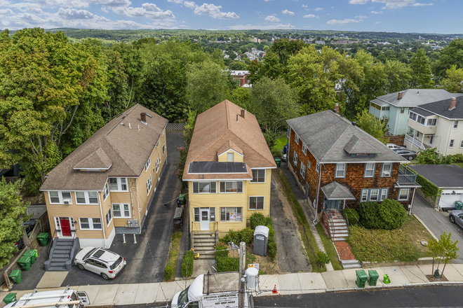 Exterior - Live in Style, 3 Doors from Campus in this gorgeous 5 bed/2.5 bath, w/ in unit laundry, and backyard Apartments