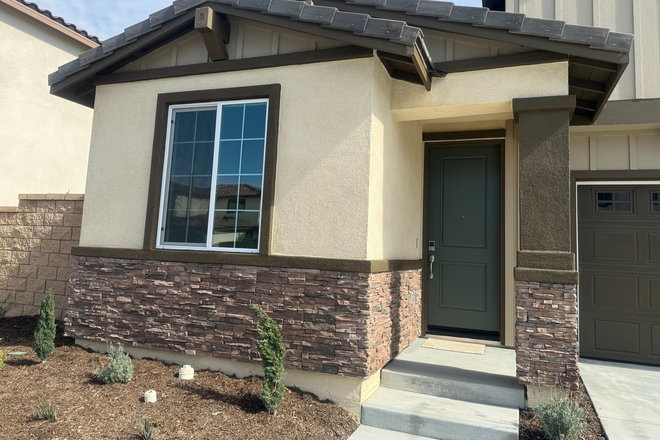 dedicated exterior front entrance - BRAND NEW furnished Guest suite -- private bathroom, entrance, kitchnette, near UCR /UCR Suite 100 House